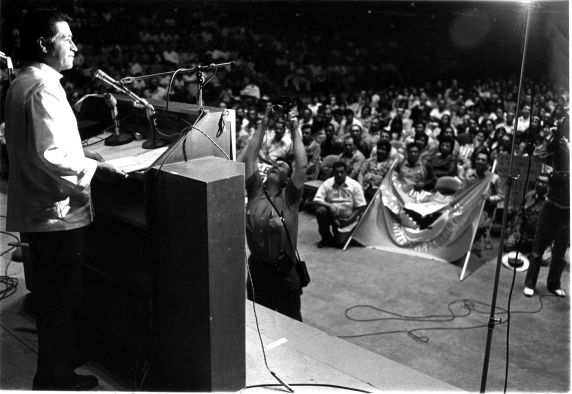 (3294) Cesar Chavez, Rallies, Proposition 22, Fresno, 1972. (3294) Cesar Chavez, Rallies, Proposition 22, Fresno, 1972.